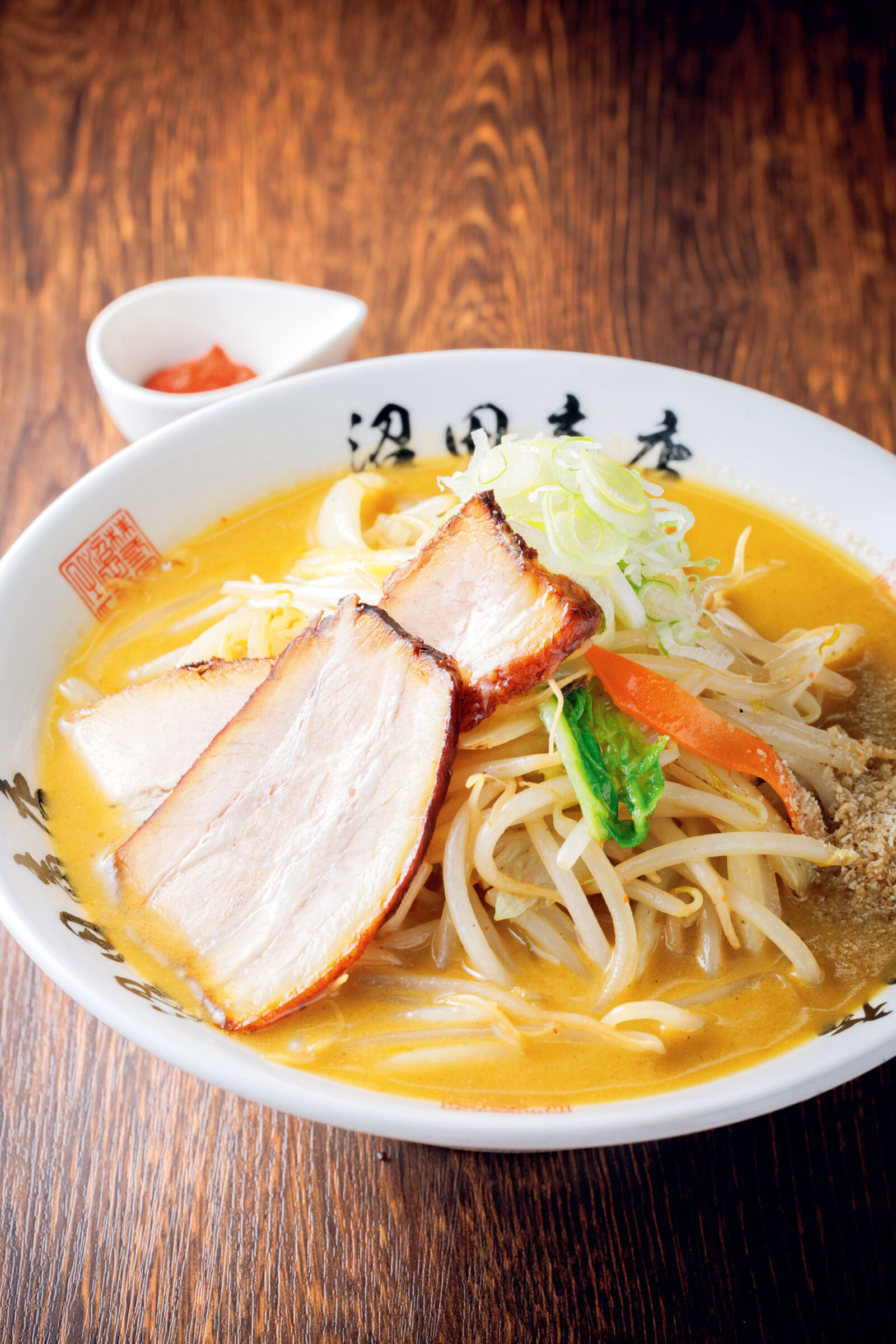 A ramen shop inside a shrine? The miso ramen of “Numata Shoten Men-gumi,” beloved for decades.